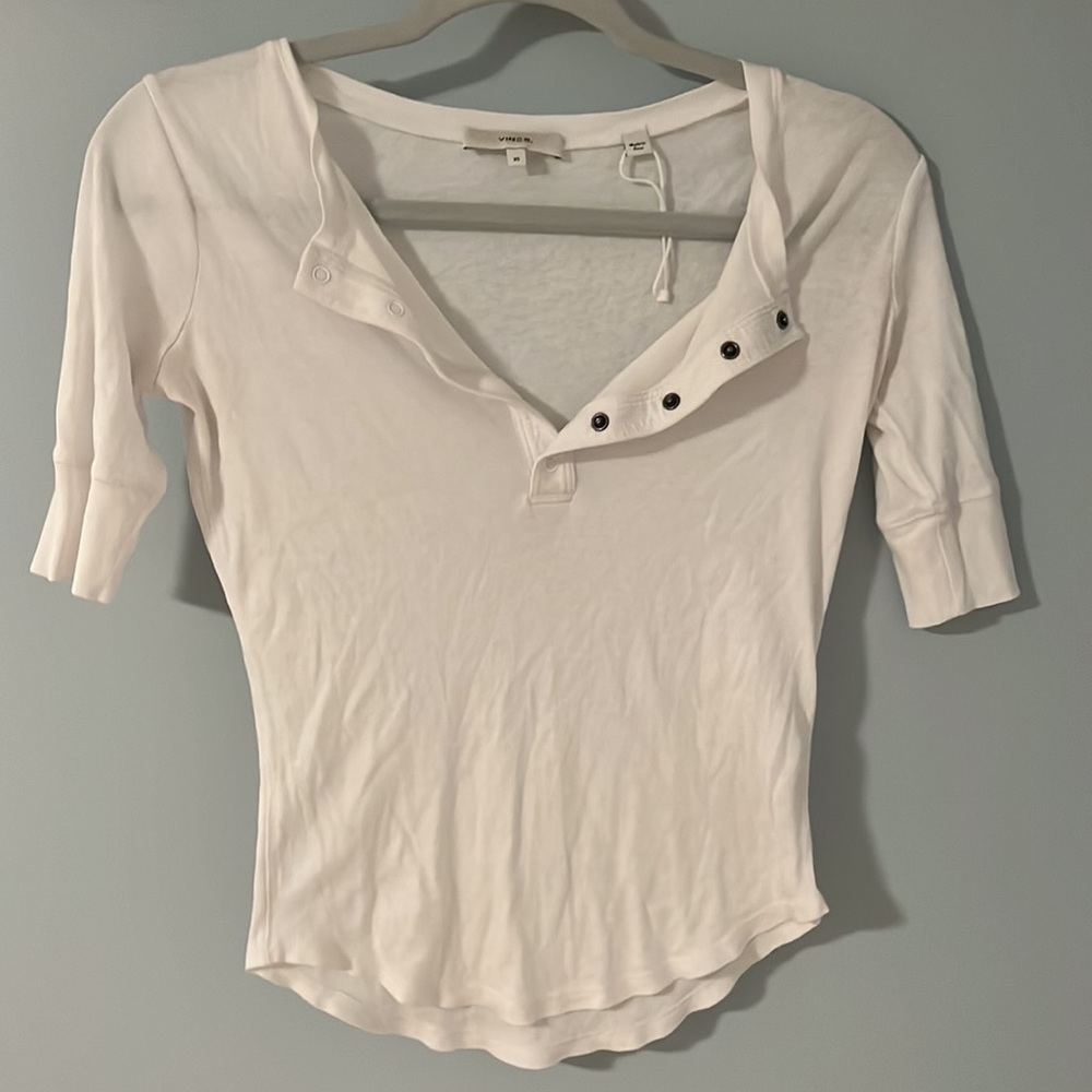 Vince white t shirt, no tags but never worn, in perfect condition